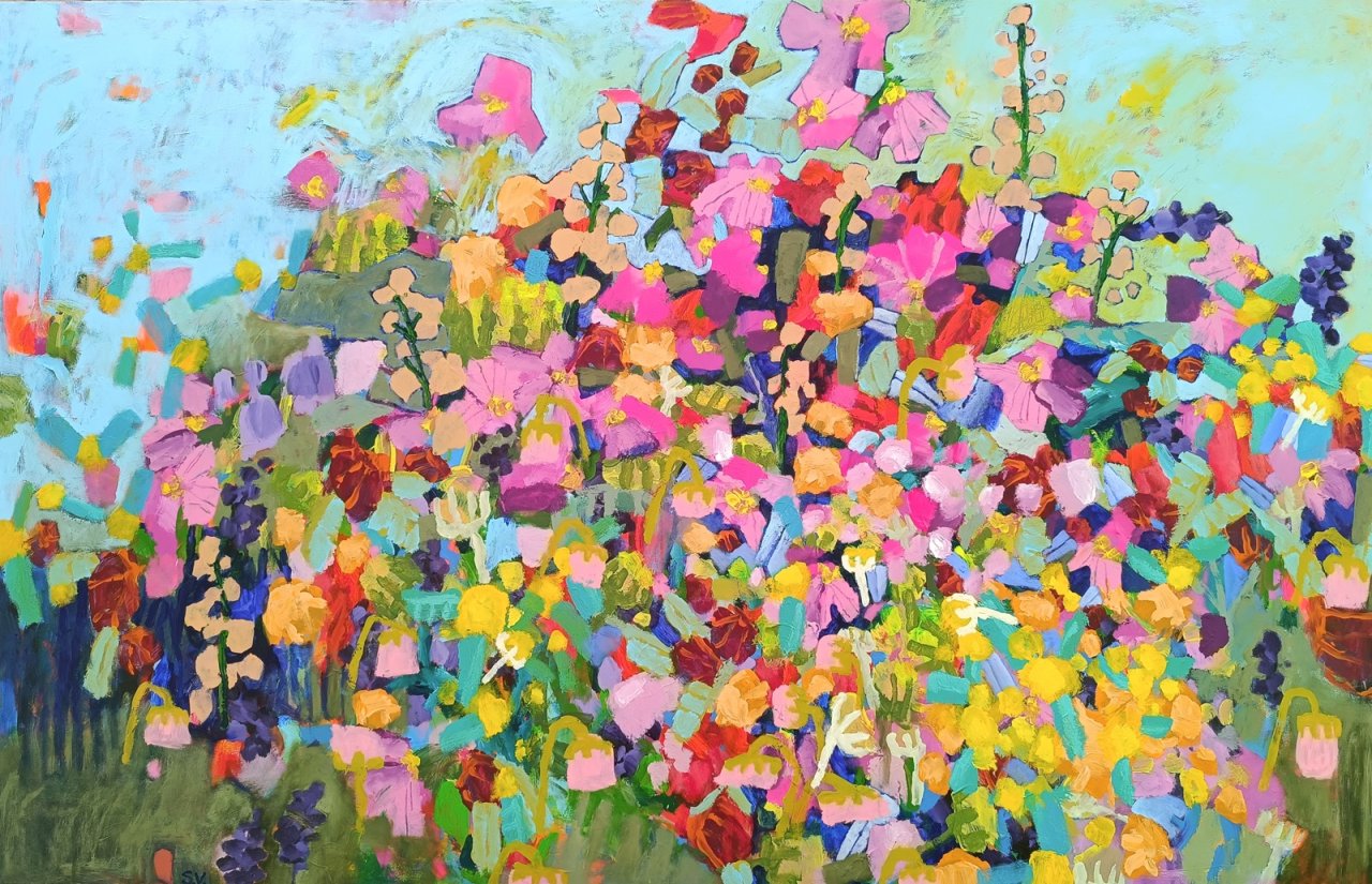 Reprodukce abstraktního květinového obrazu inspirovaného loukou, drobné barevné květy a modrá obloha