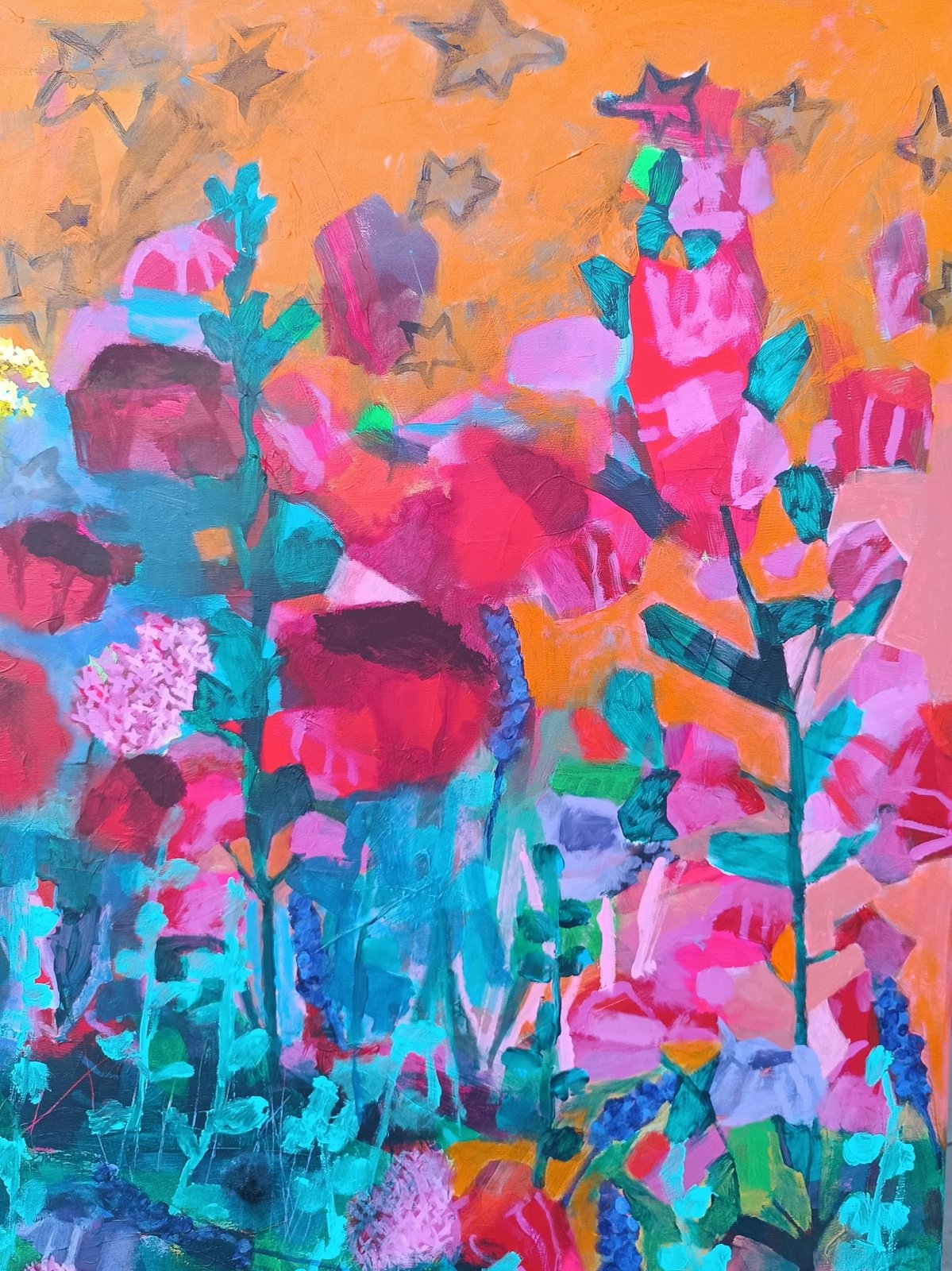 detail obrazu s barevnými květy v odstínech růžové, modré a žluté