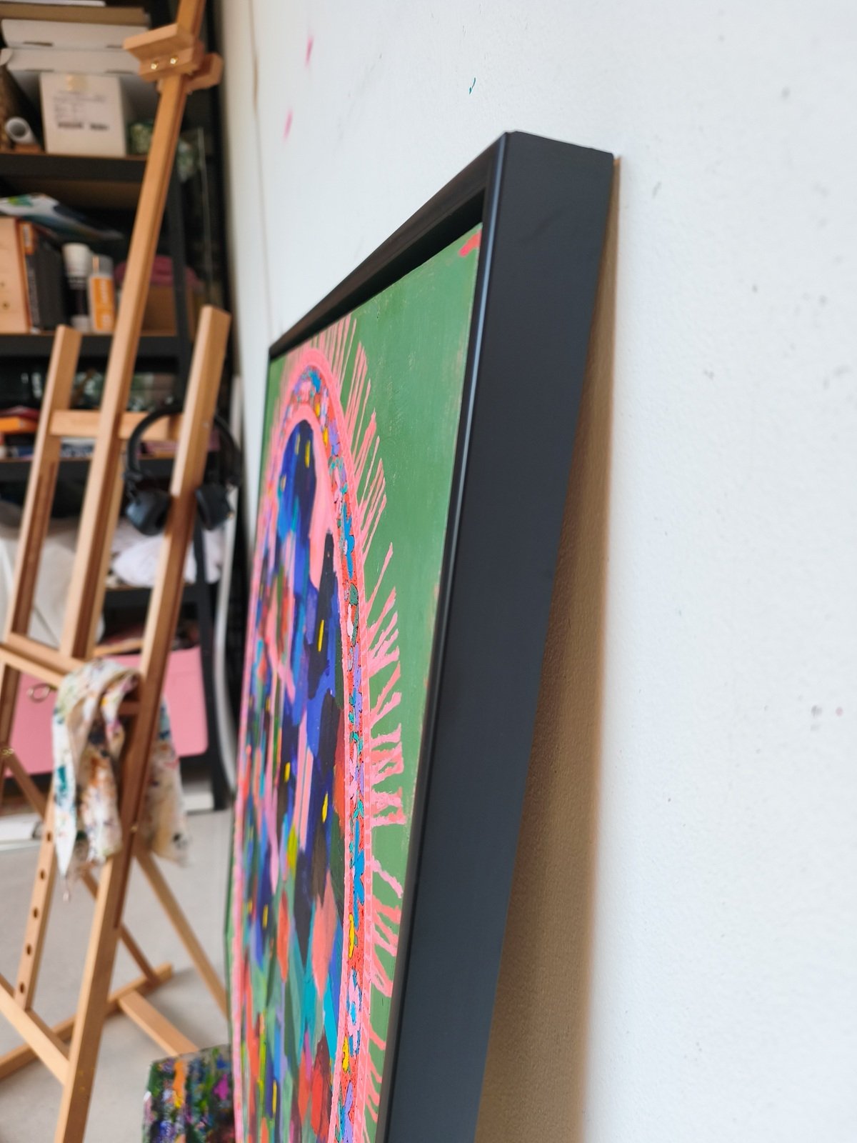 obraz v černém plovoucím rámu