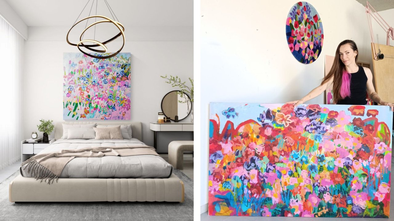 jemný květinový obraz v ložnici a výrazný barevný obraz držený v rukou autorky jemný květinový obraz v ložnici a výrazný barevný obraz držený v rukou autorky