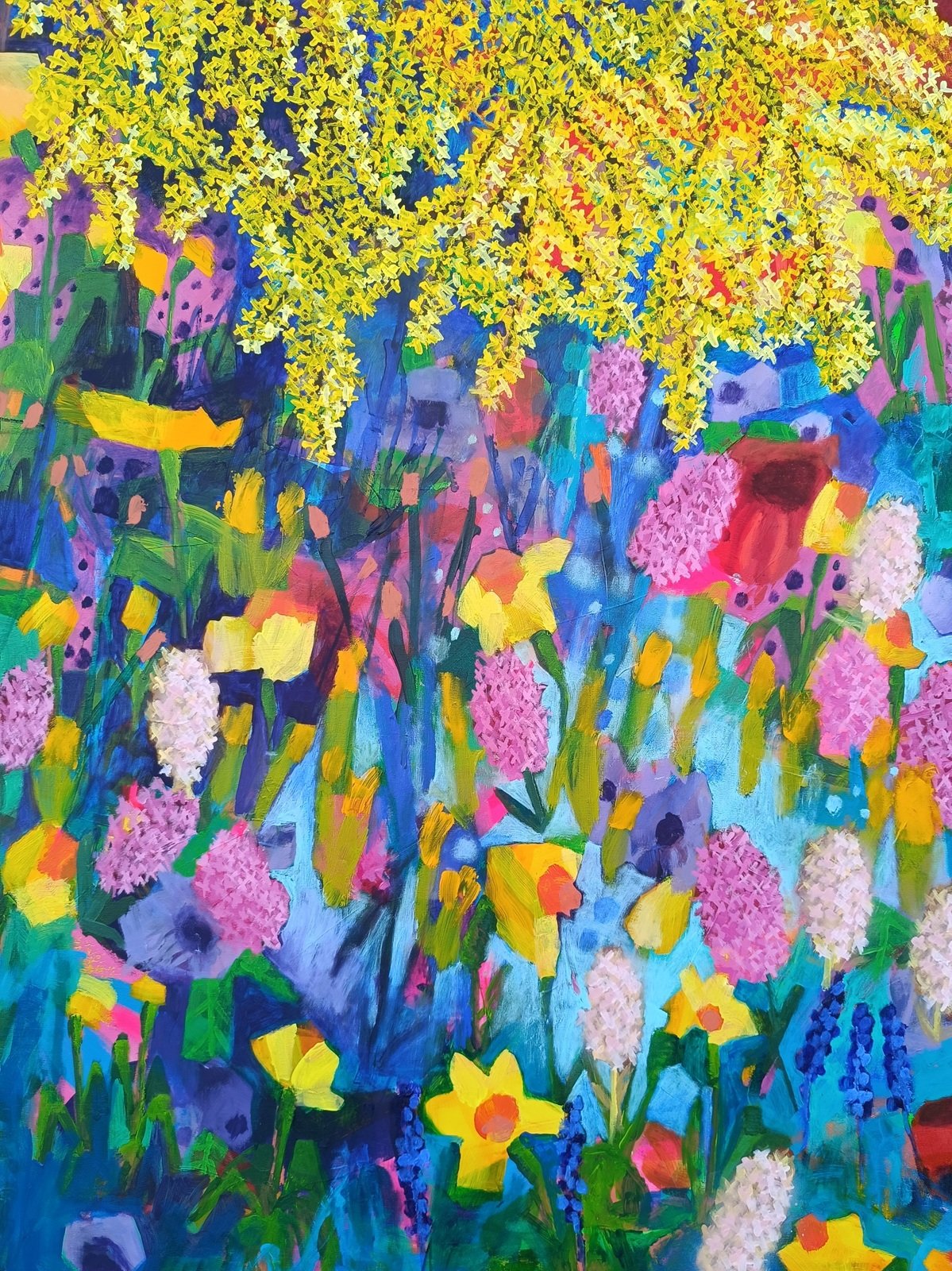 detail květinové kompozice inspirované jarní zahradou