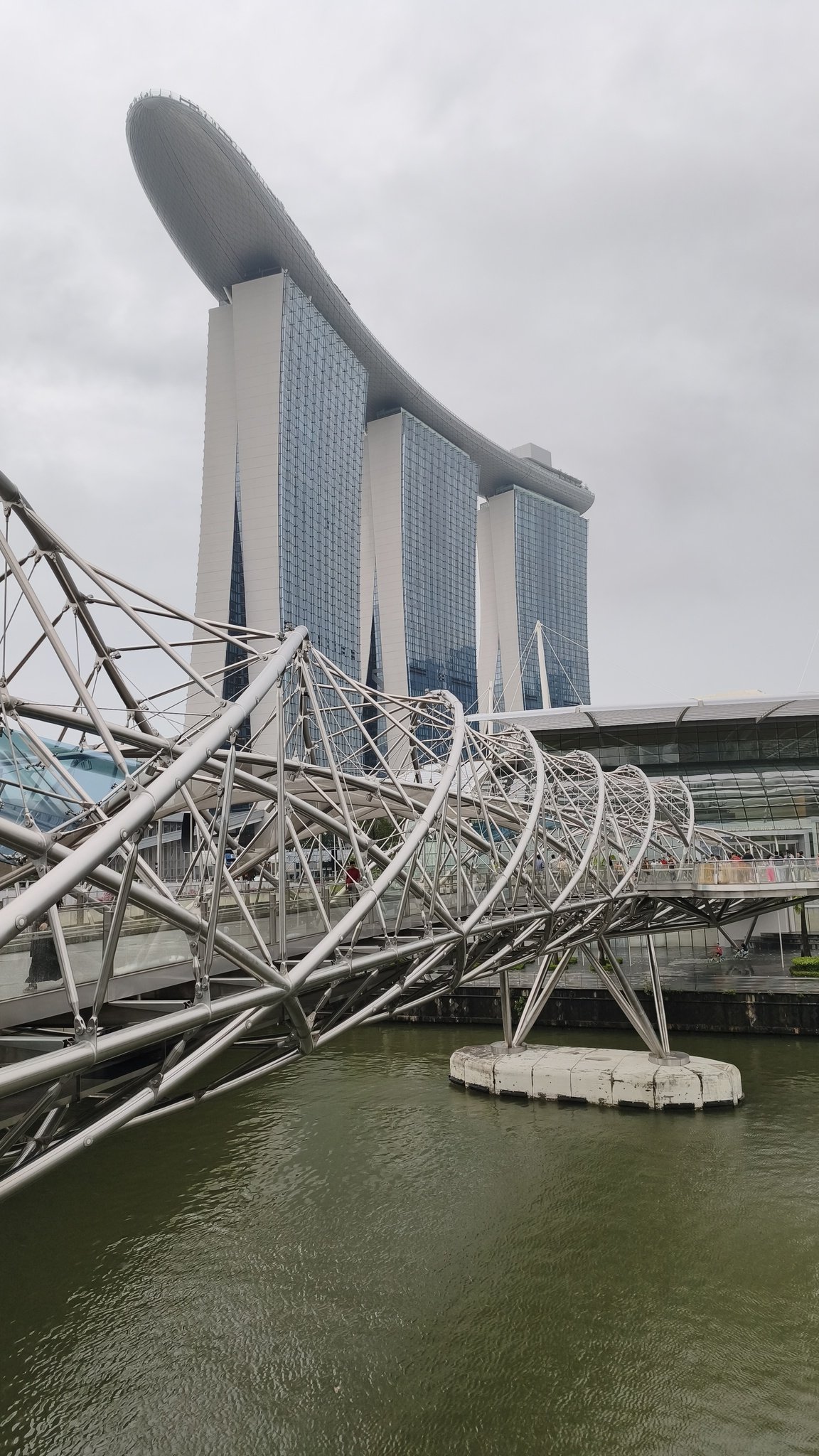 Helix Bridge v Singapuru – ocelový most inspirovaný strukturou DNA