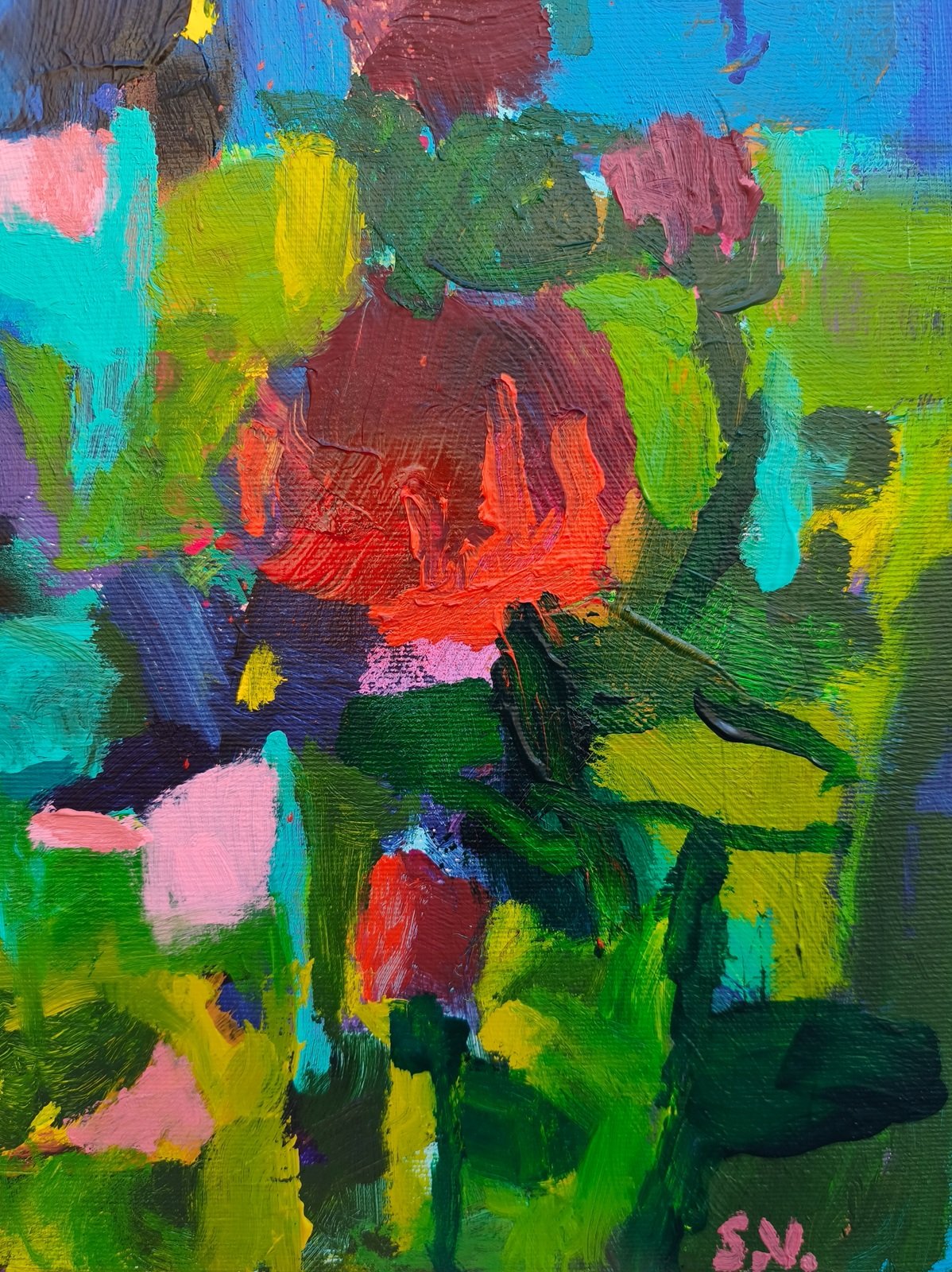 Detail červených květů v dolní části obrazu