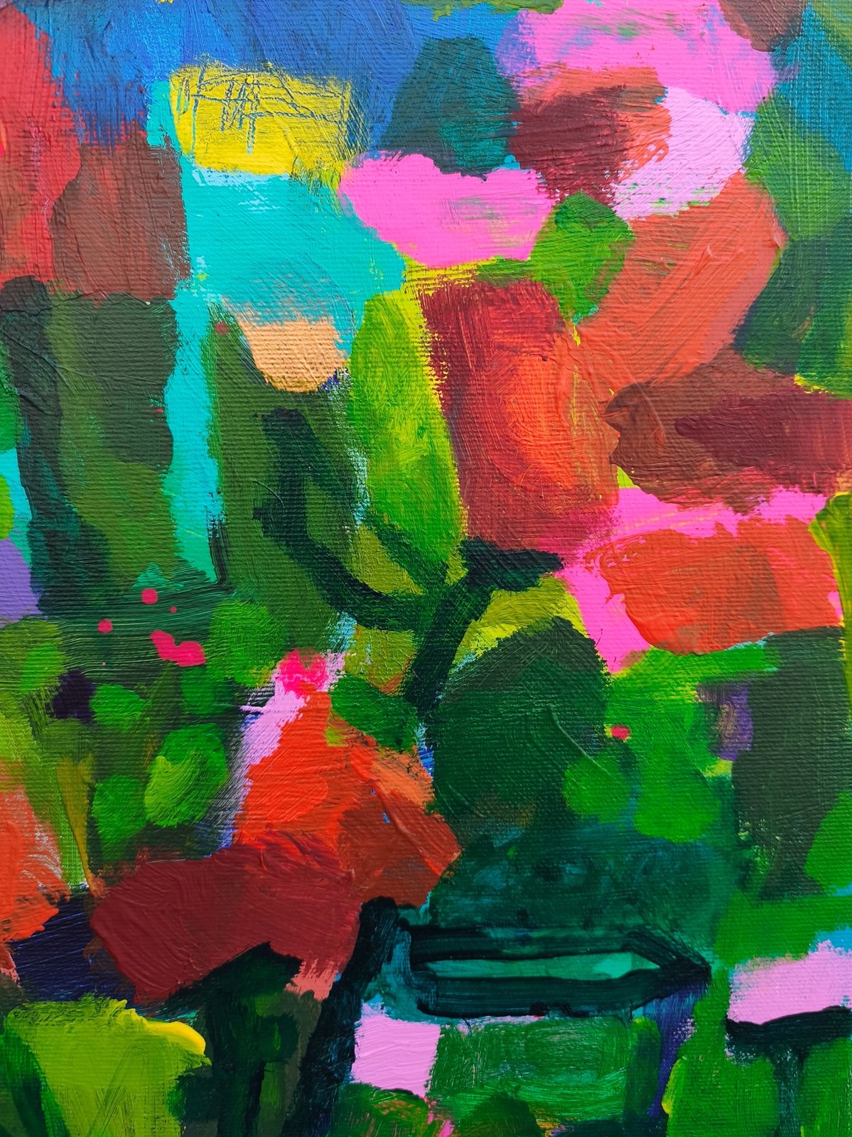 Detail červených květů v dolní části kompozice