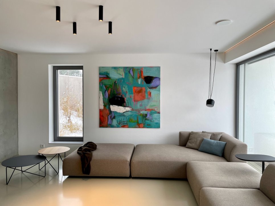 Painting in the Interior: Visualization vs. Reality