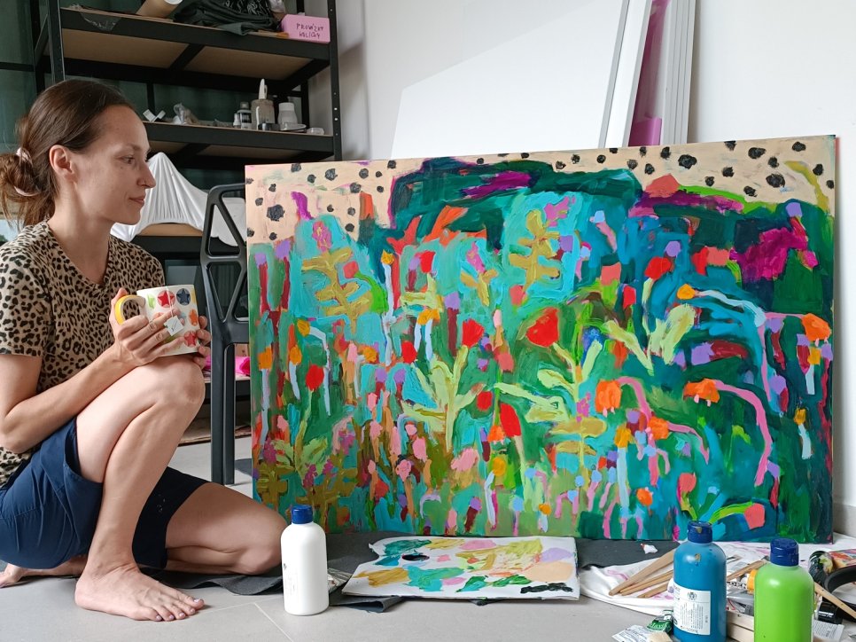 Why Abstract Floral Paintings Are the Perfect Choice for a Modern Interior