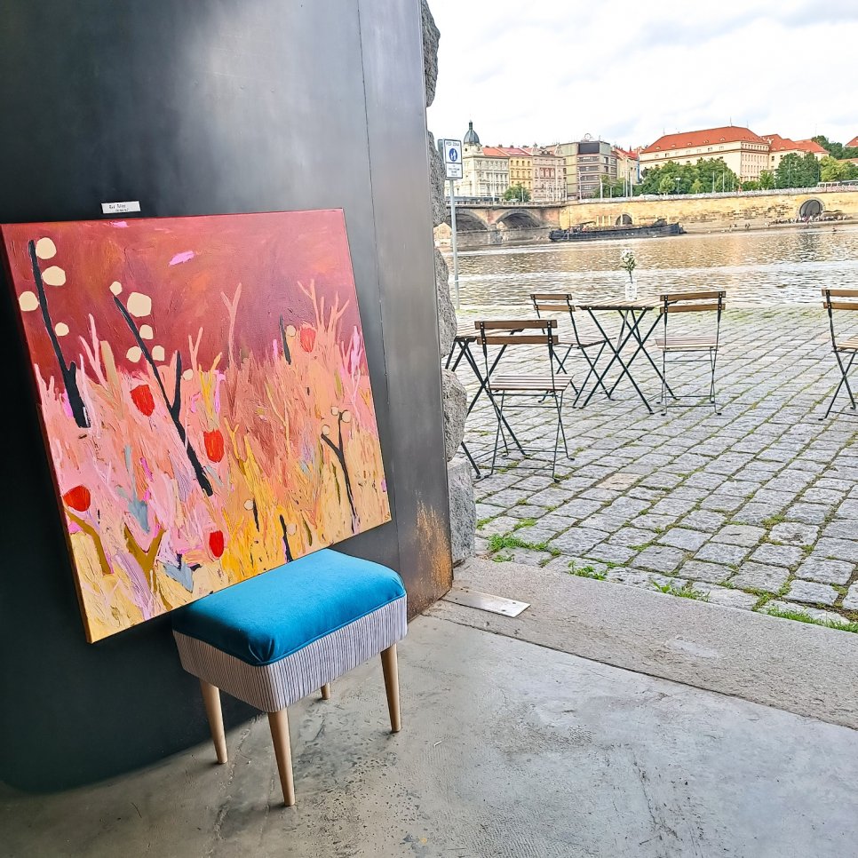 Výstava obrazů v Praze U jednoho stolu